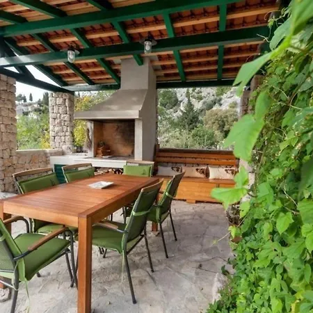 In Mit Schoenem Garten Holiday home Makarska